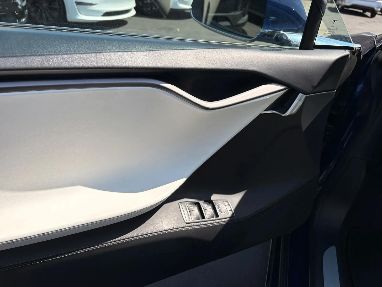 Tesla Model S photo 12