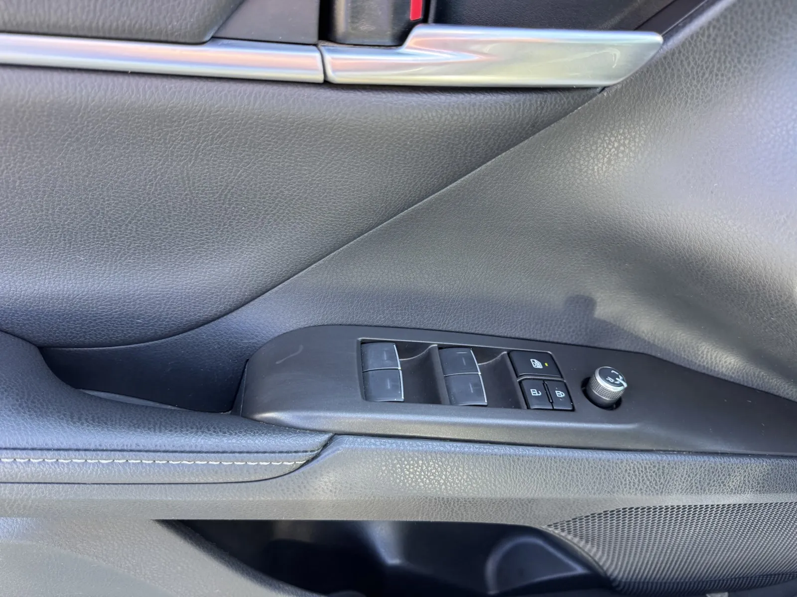 Toyota Camry photo 14