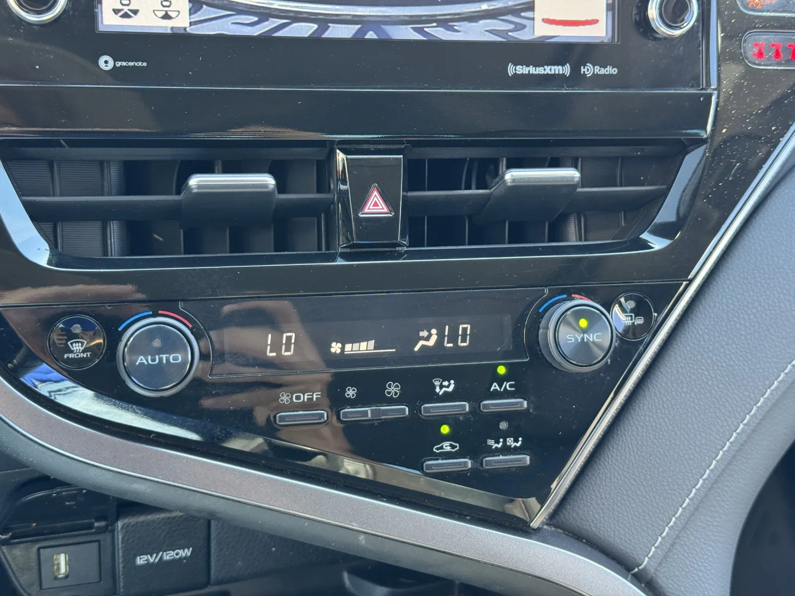 Toyota Camry photo 16