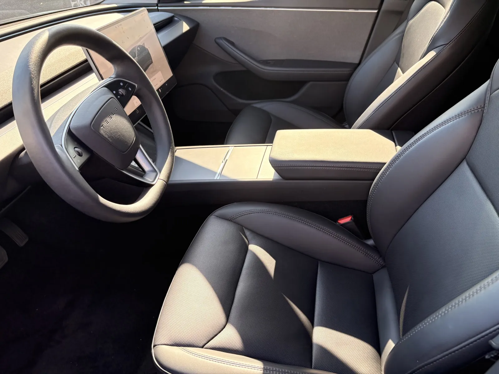 Tesla Model 3 photo 11
