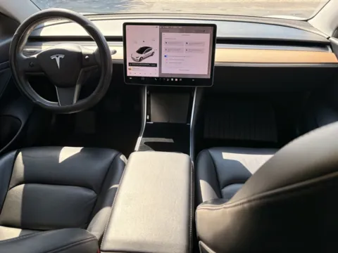 More photos of 2020 Tesla Model 3 Standard Range Plus at Premium Autos - El Monte, CA