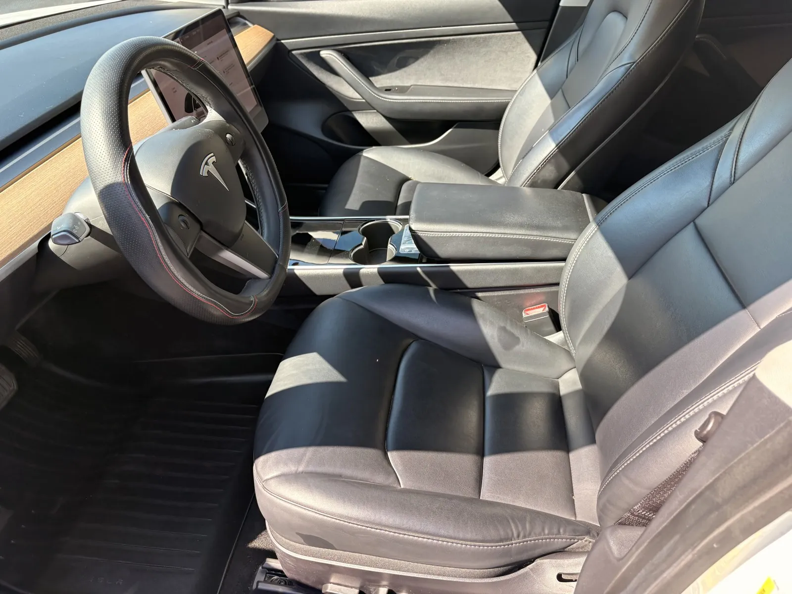 Tesla Model 3 photo 11
