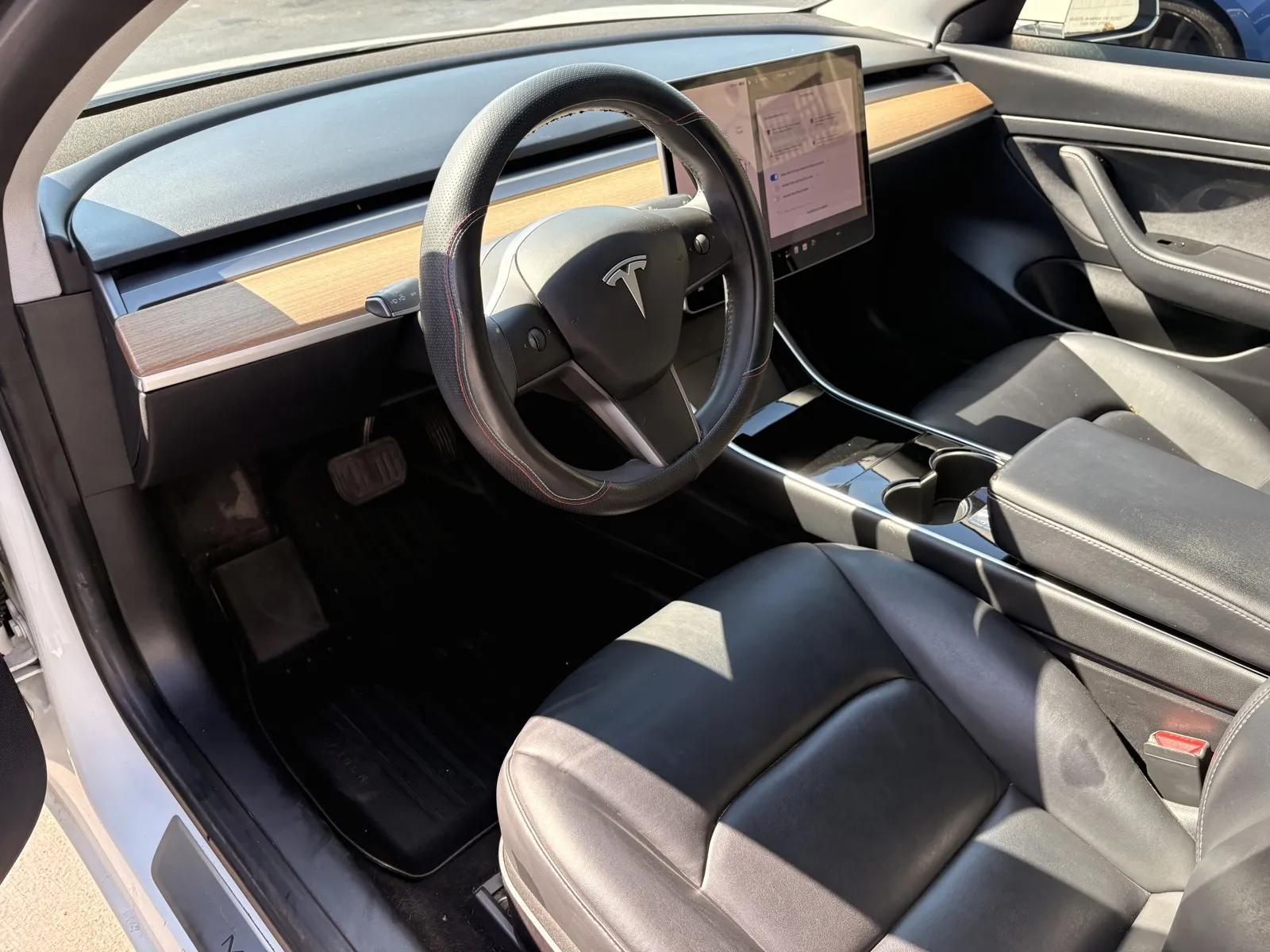 Tesla Model 3 photo 10