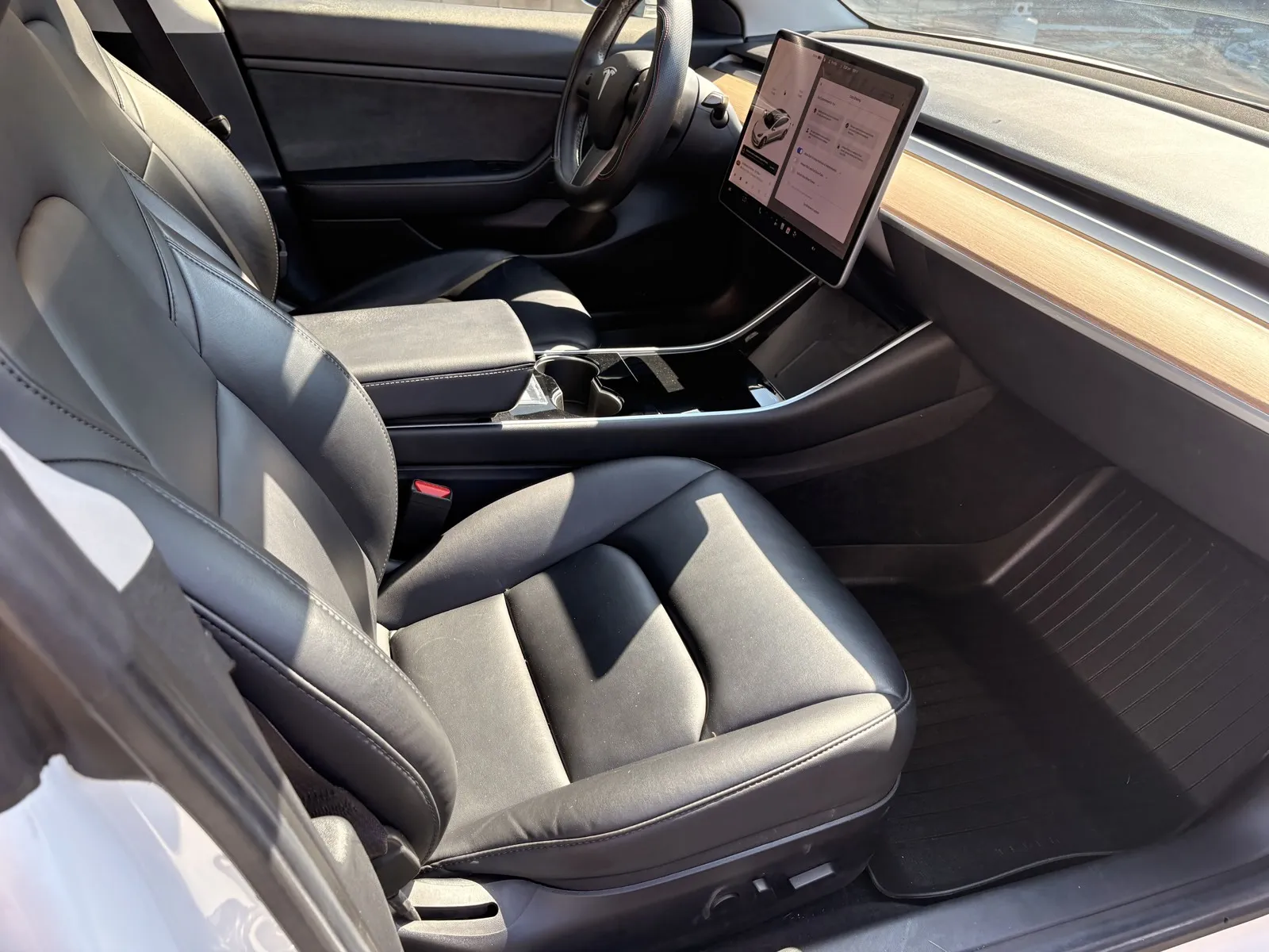 Tesla Model 3 photo 6