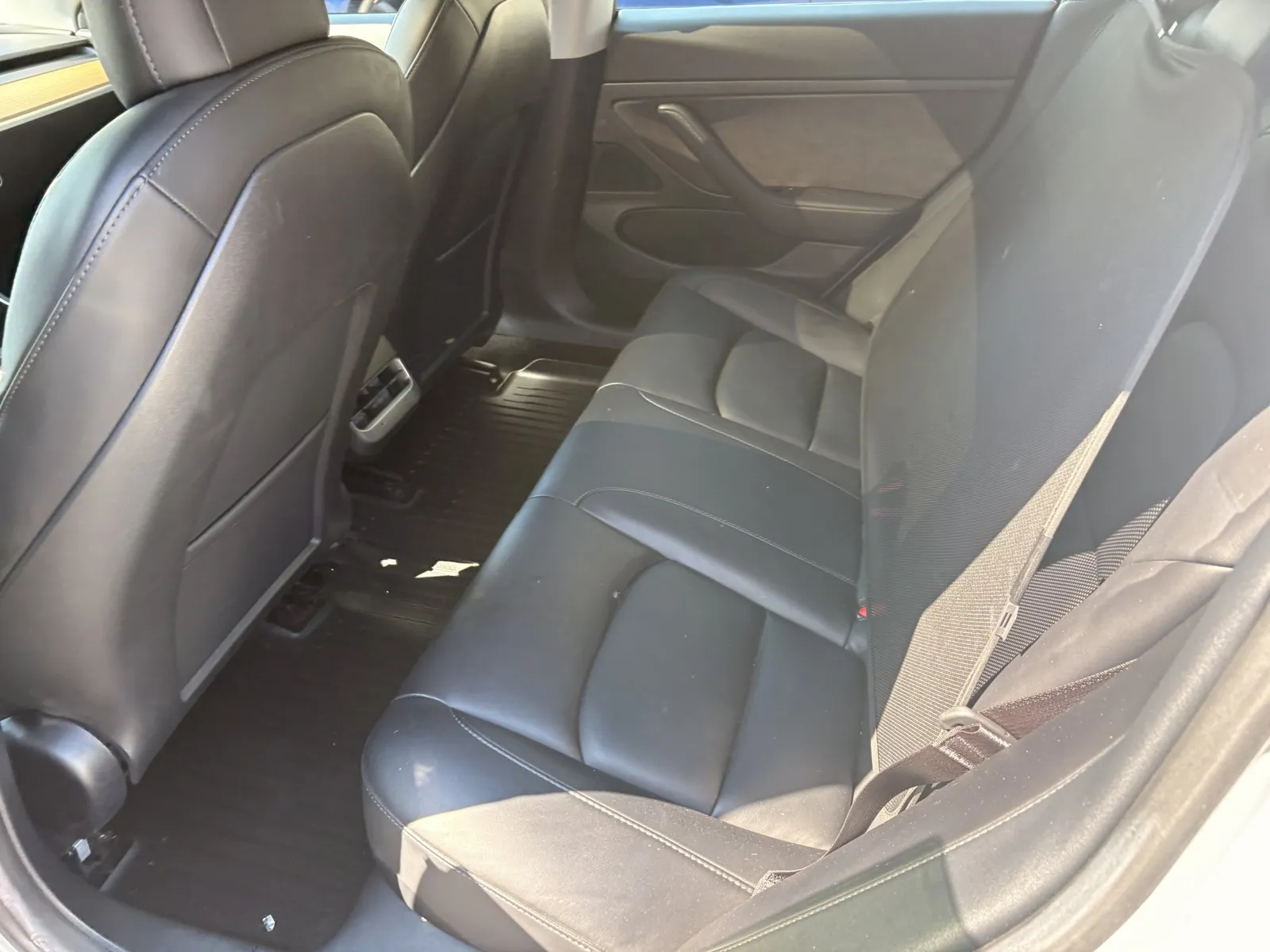 Tesla Model 3 photo 9