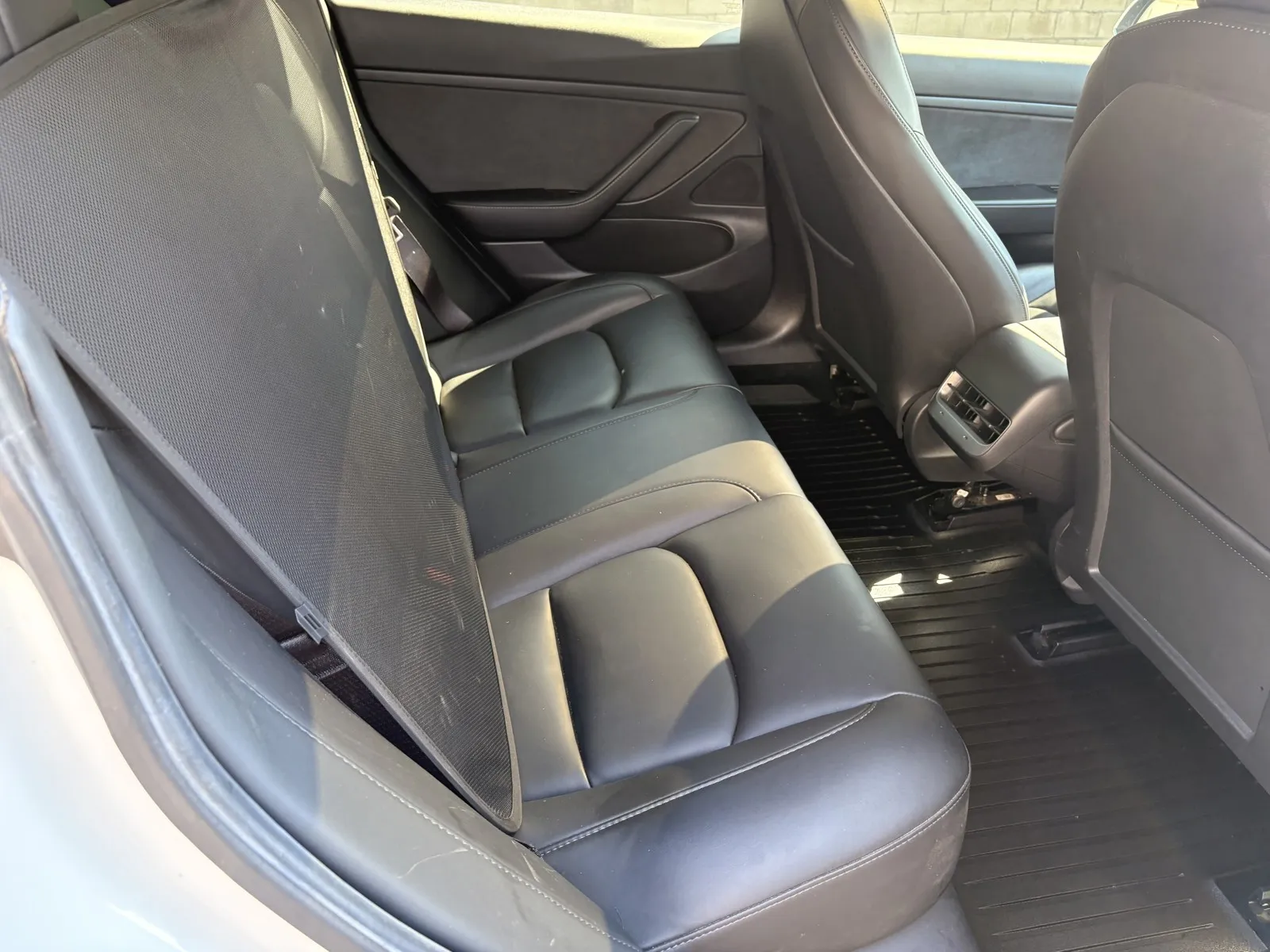 Tesla Model 3 photo 7