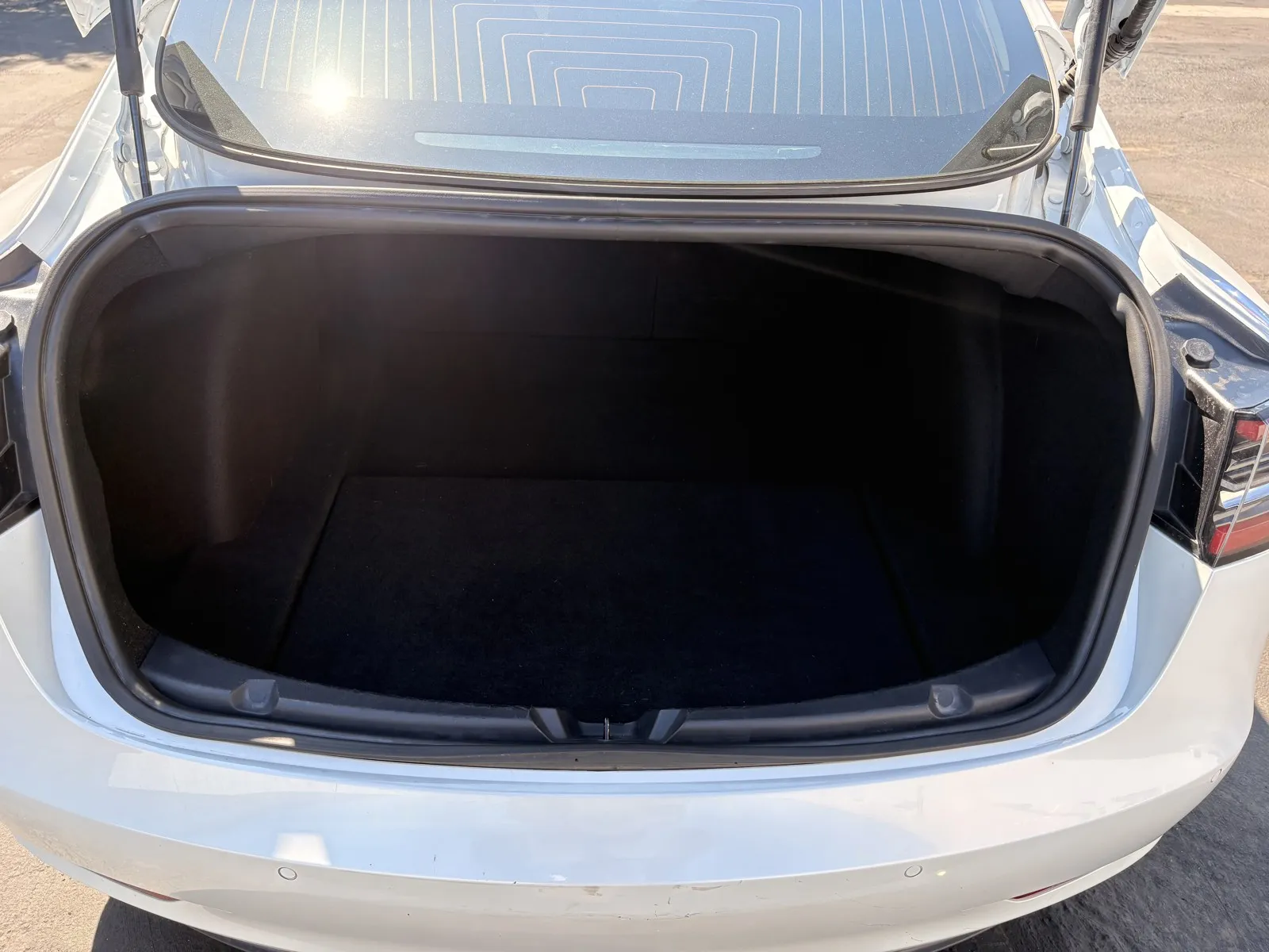 Tesla Model 3 photo 8