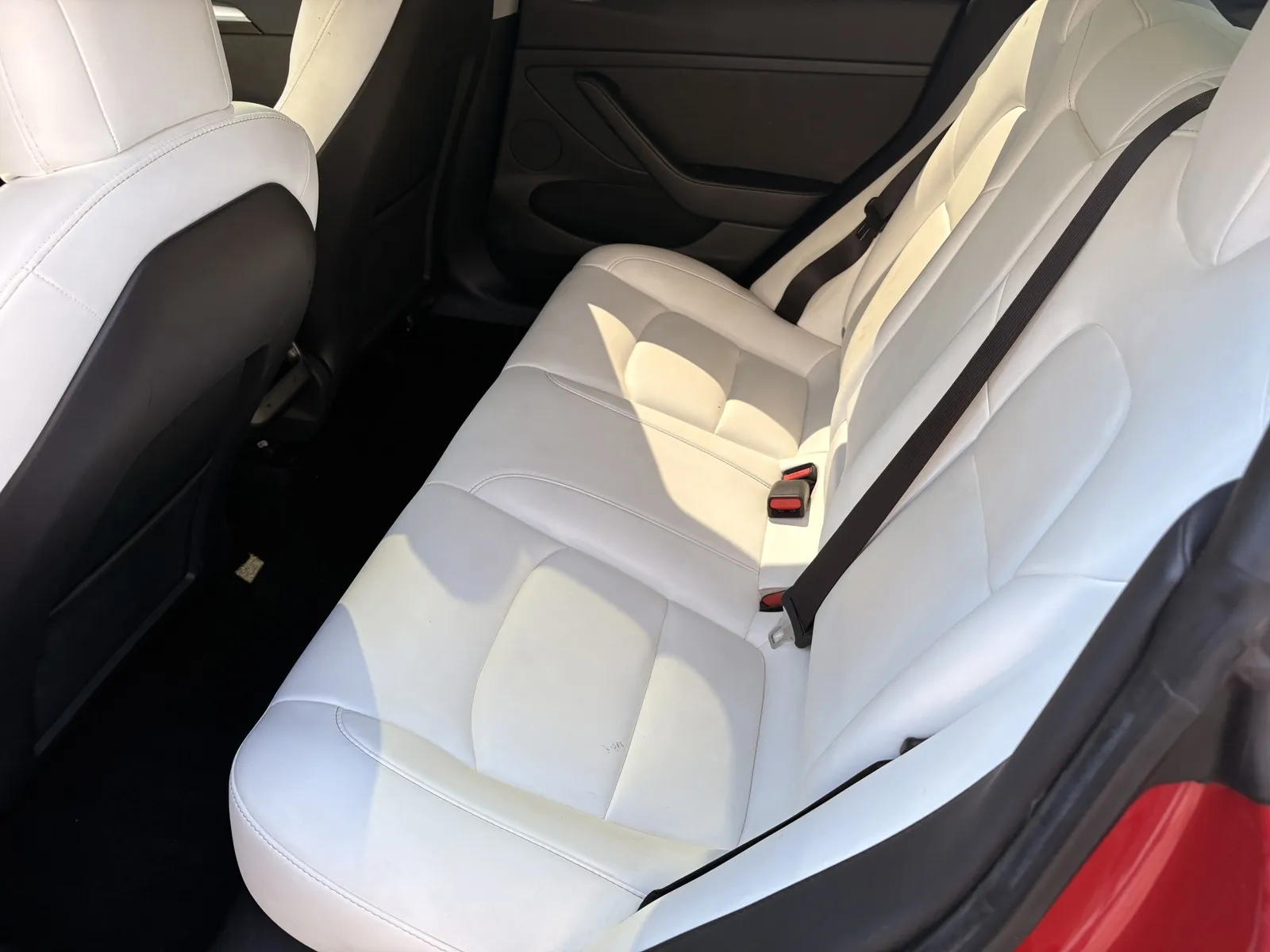 Tesla Model 3 photo 9