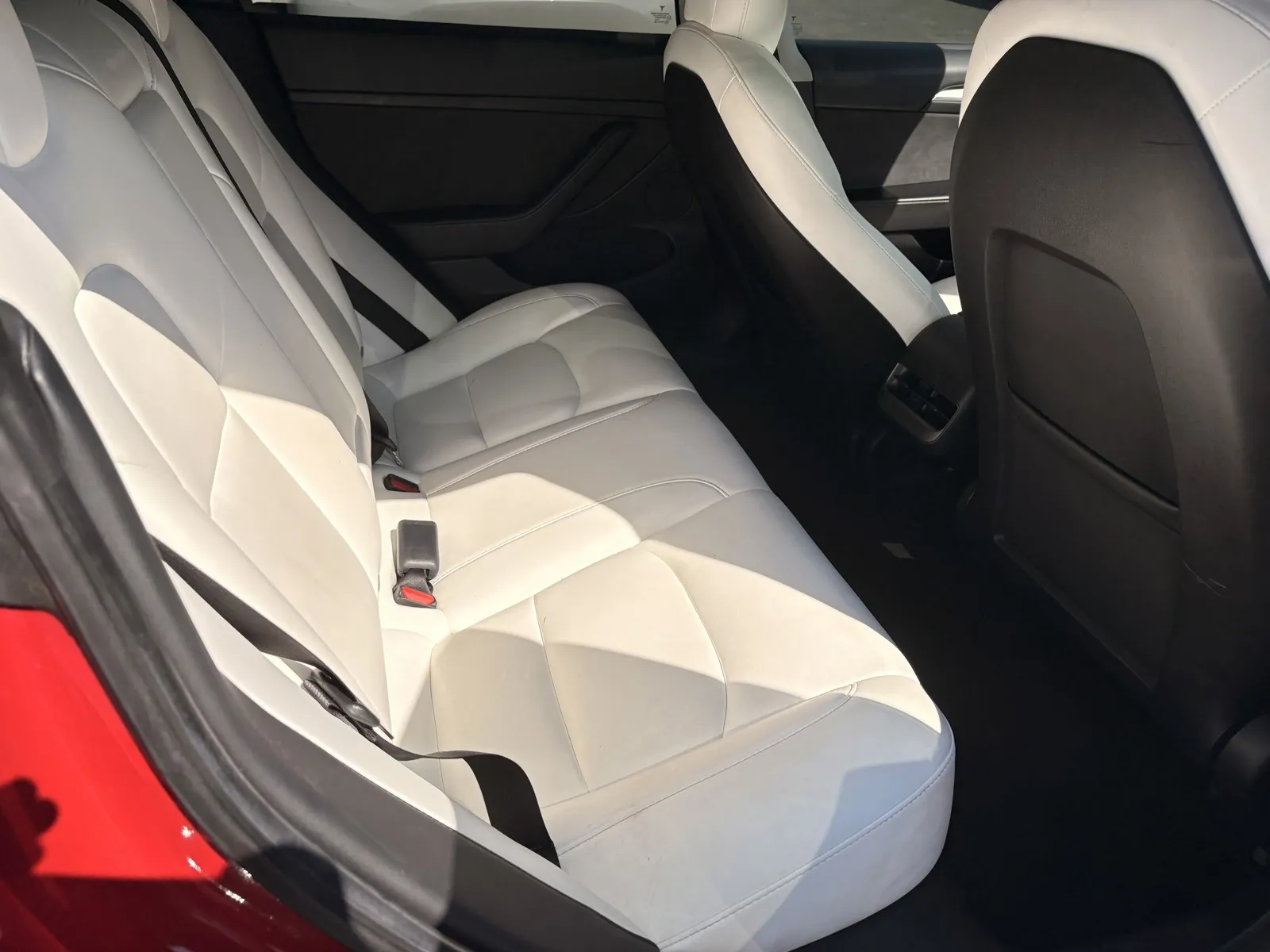 Tesla Model 3 photo 7