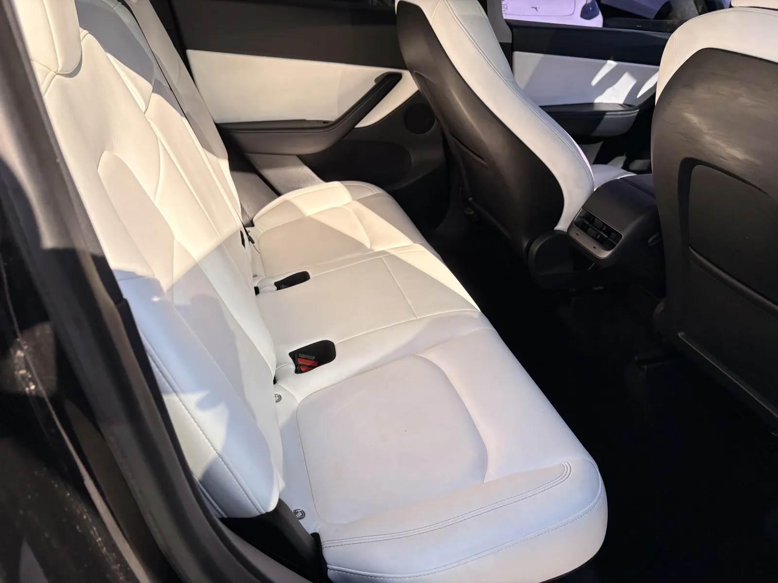 Tesla Model Y photo 7