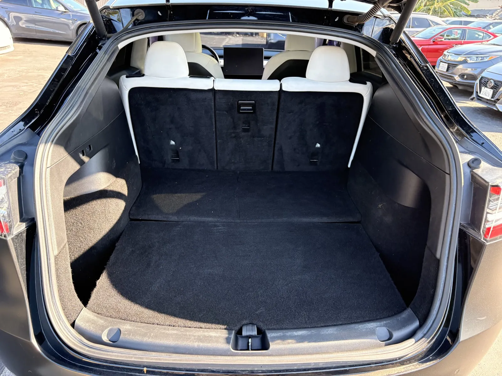 Tesla Model Y photo 8