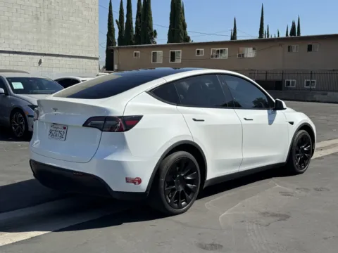 More photos of 2023 Tesla Model Y Long Range at Premium Autos - El Monte, CA