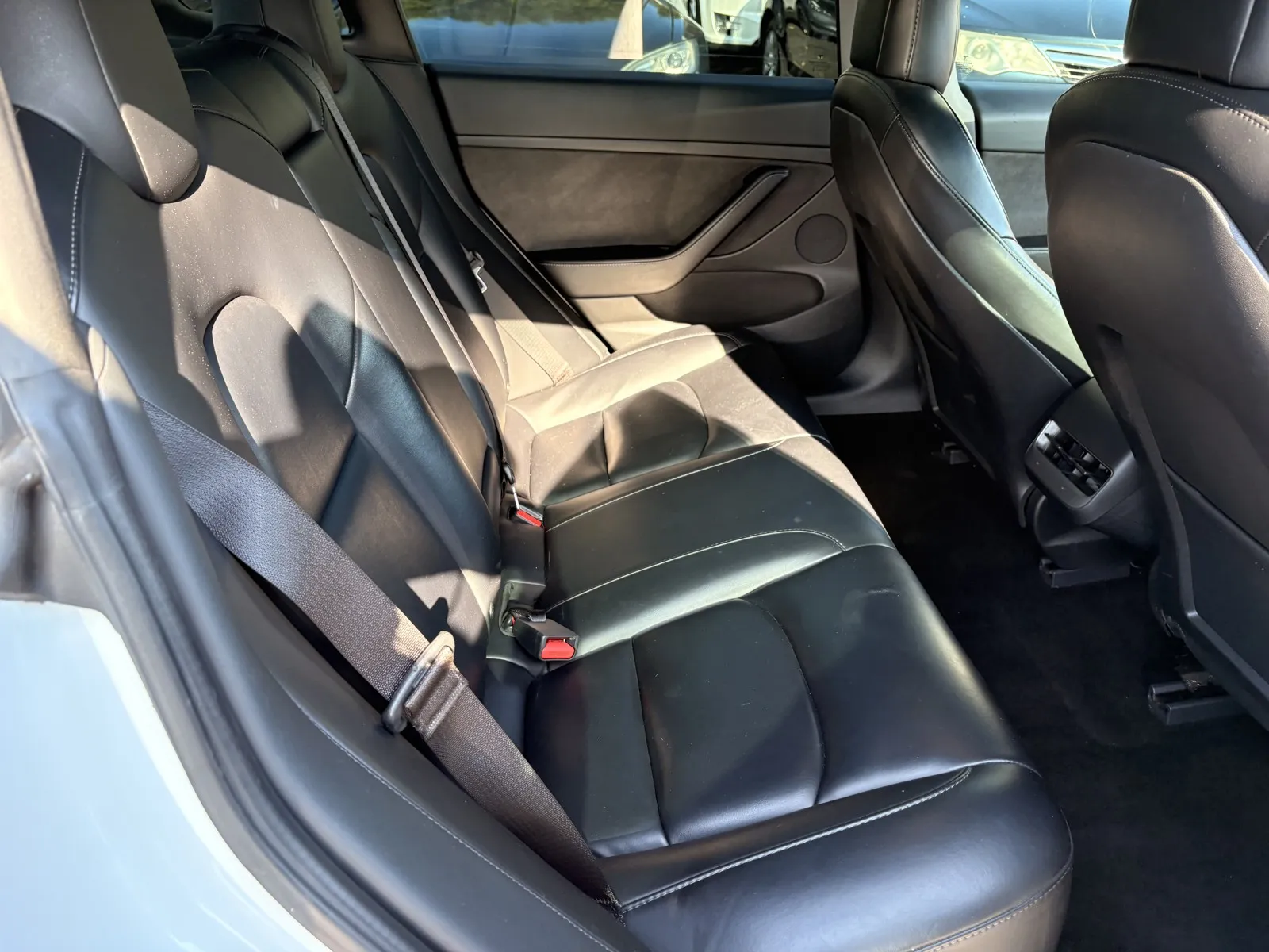 Tesla Model 3 photo 7