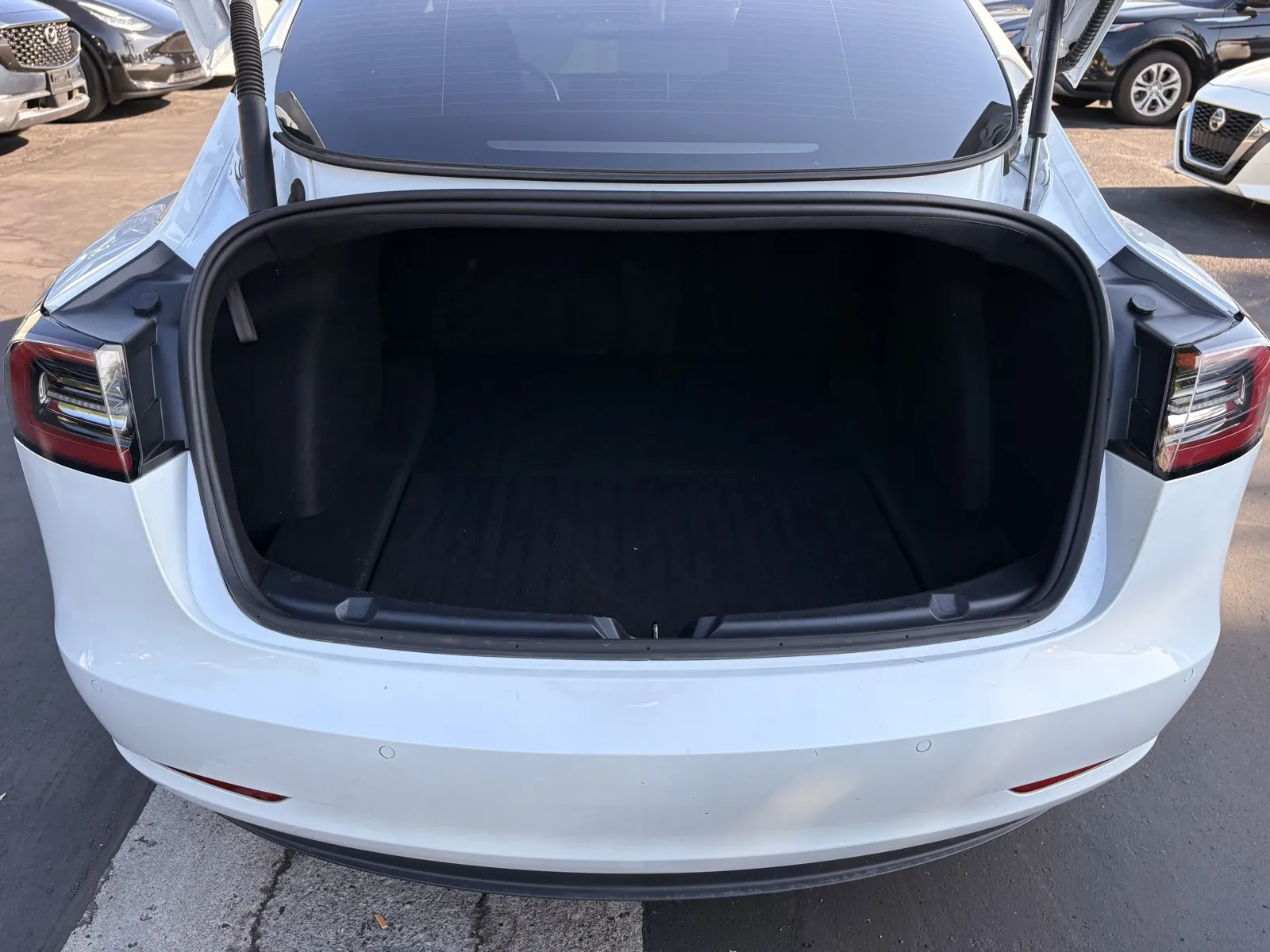 Tesla Model 3 photo 8