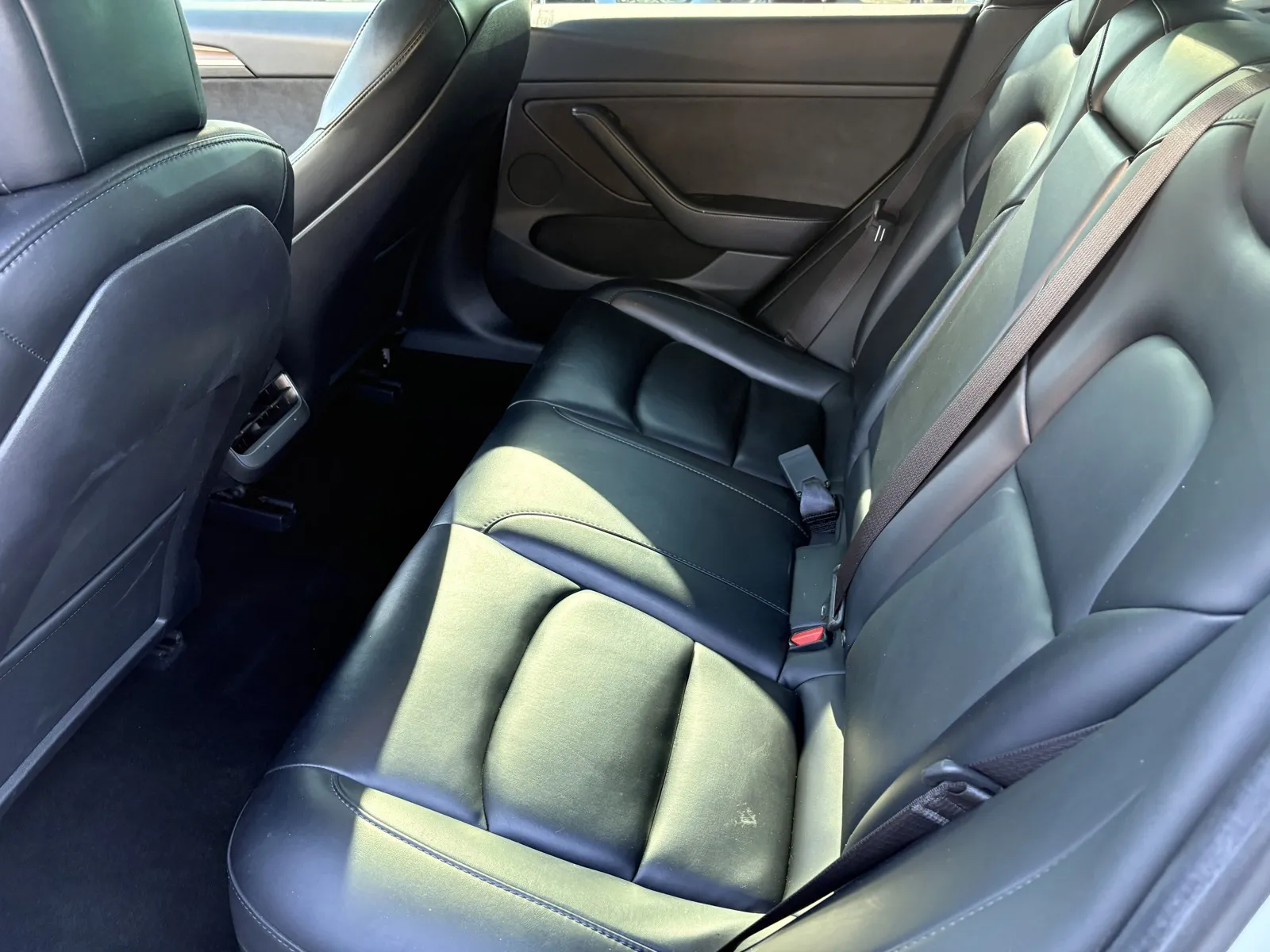 Tesla Model 3 photo 9