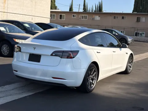 More photos of 2021 Tesla Model 3 Standard Range Plus at Premium Autos - El Monte, CA