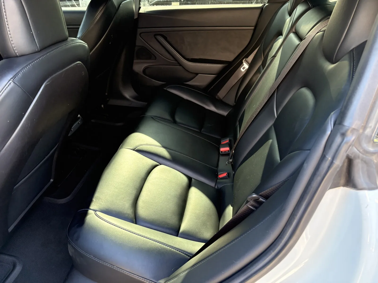 Tesla Model 3 photo 9