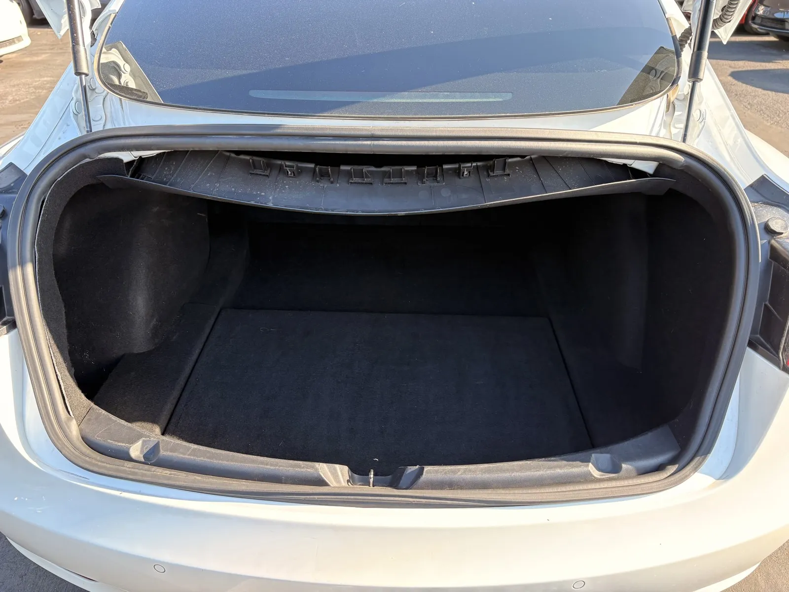 Tesla Model 3 photo 8