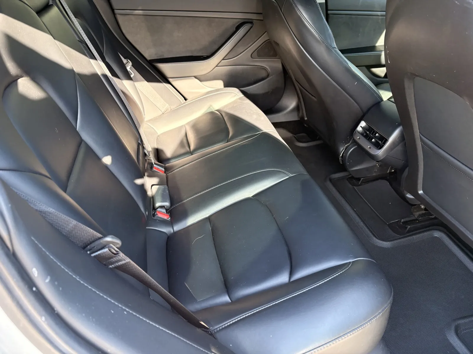 Tesla Model 3 photo 7