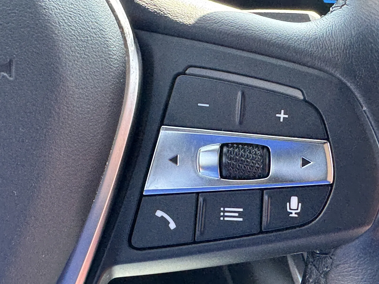 BMW i4 photo 16