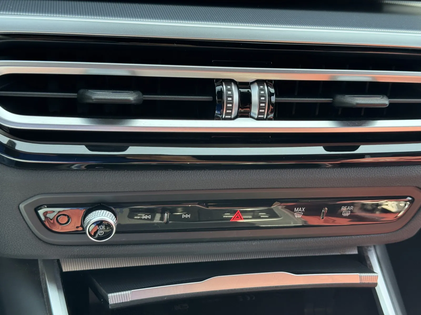 BMW i4 photo 15