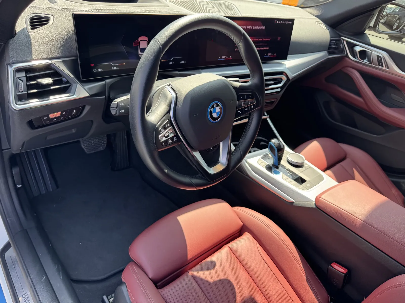 BMW i4 photo 11