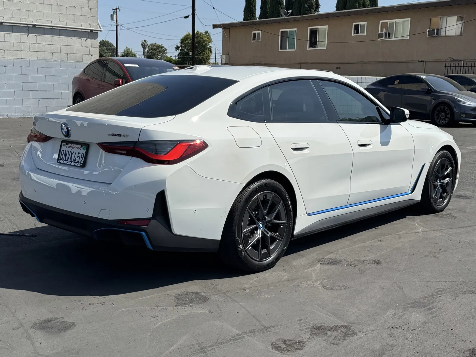 BMW i4 photo 4