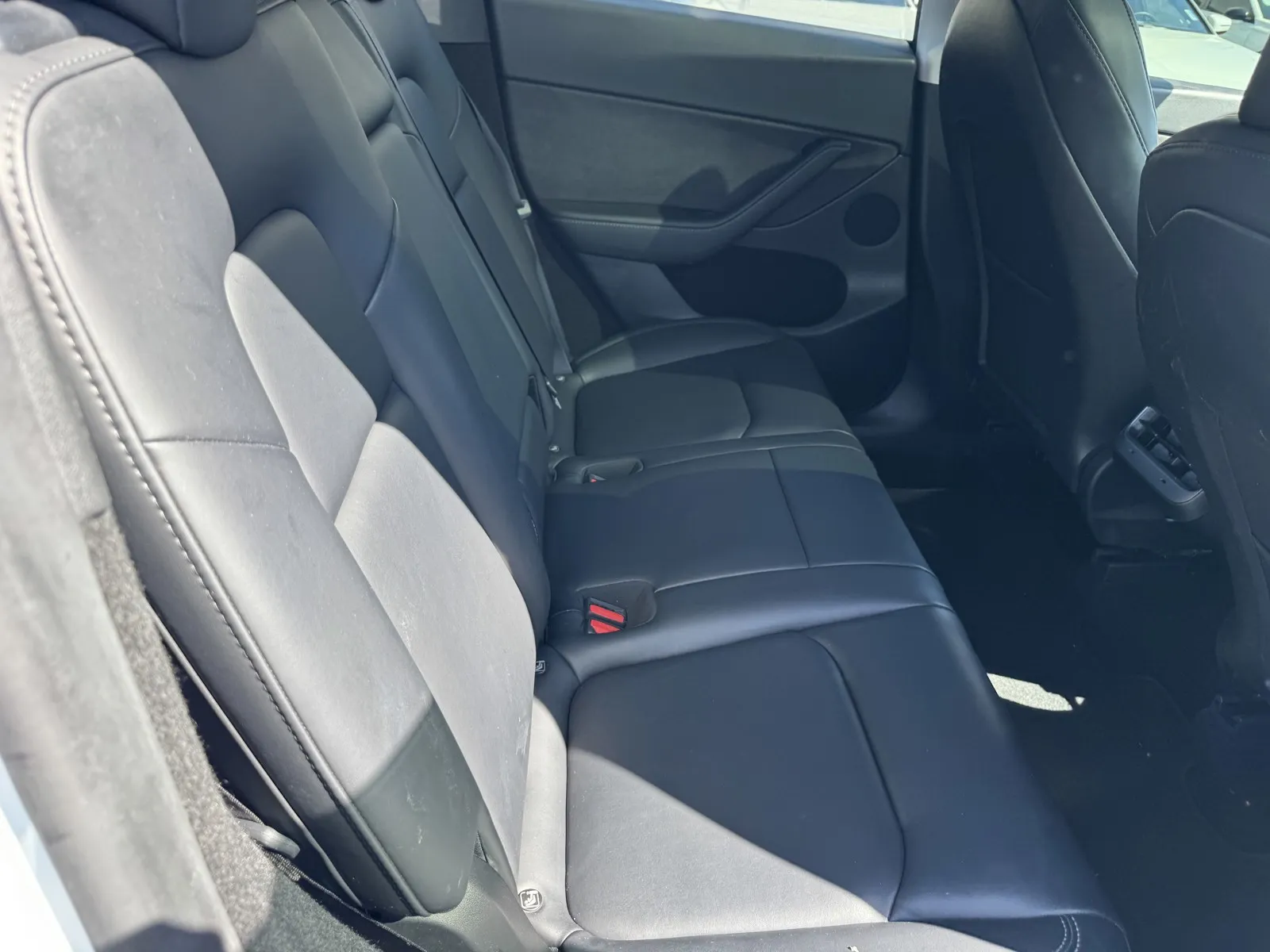 Tesla Model Y photo 8