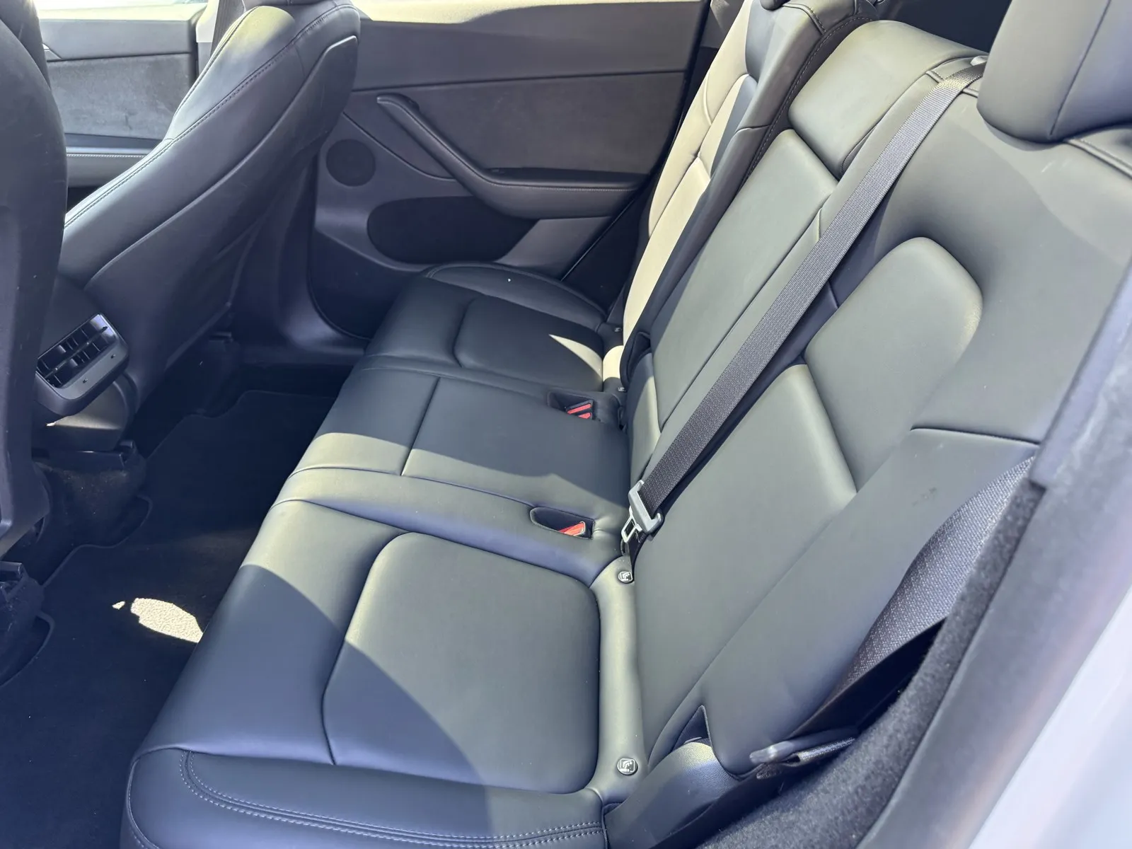 Tesla Model Y photo 10