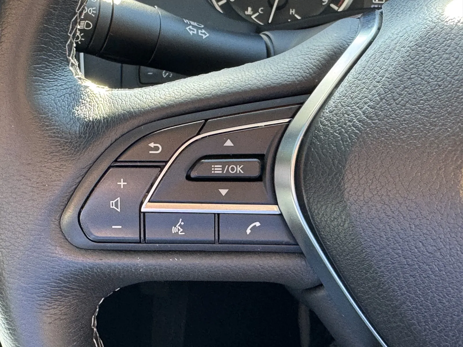Infiniti Q50 photo 19