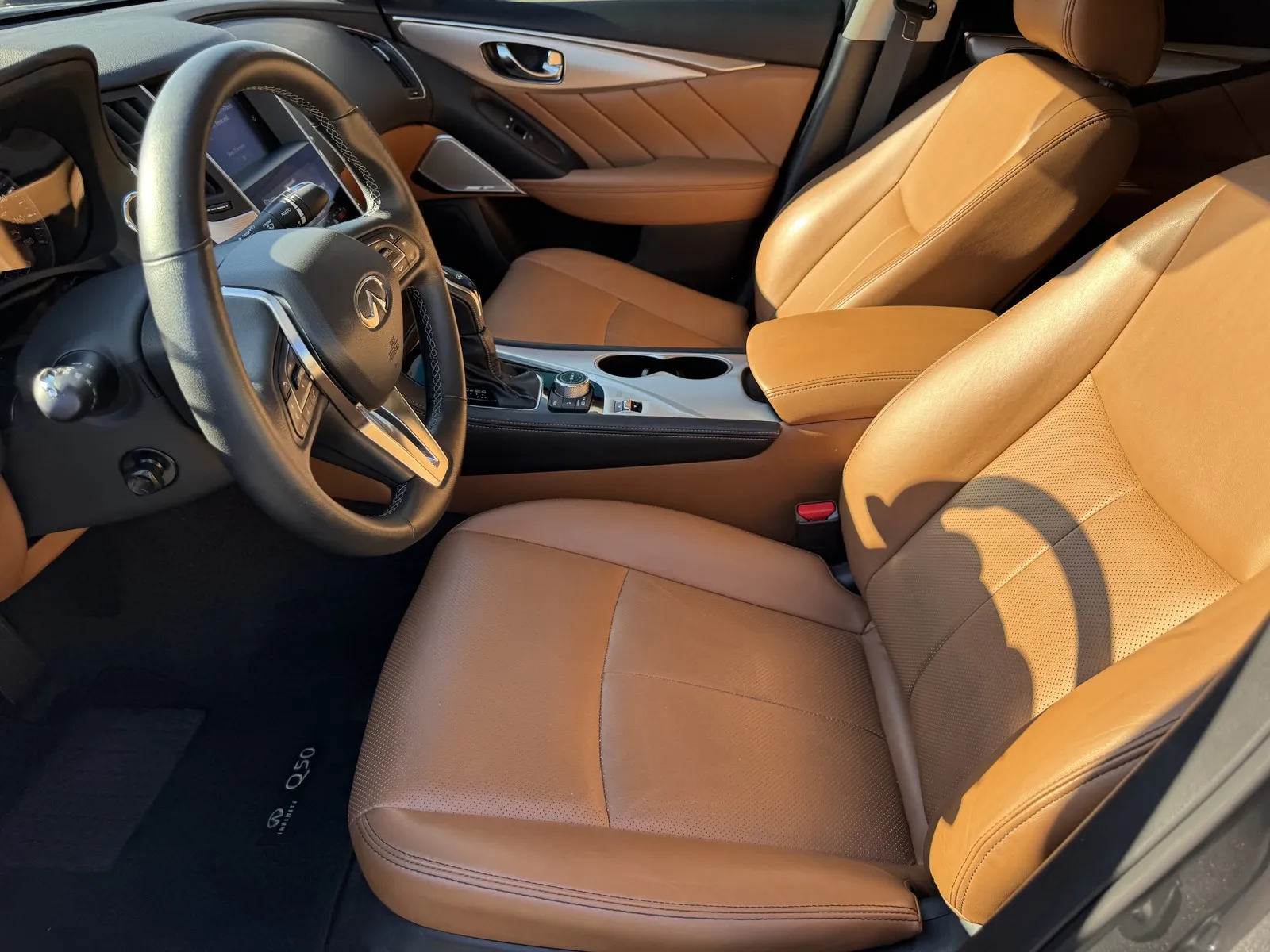 Infiniti Q50 photo 11