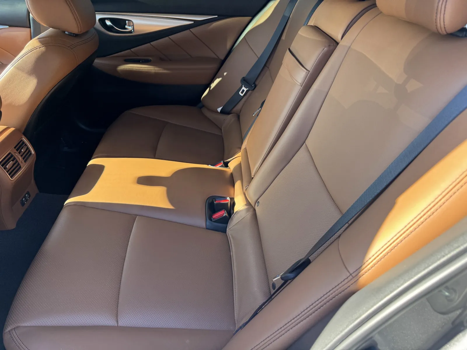 Infiniti Q50 photo 9