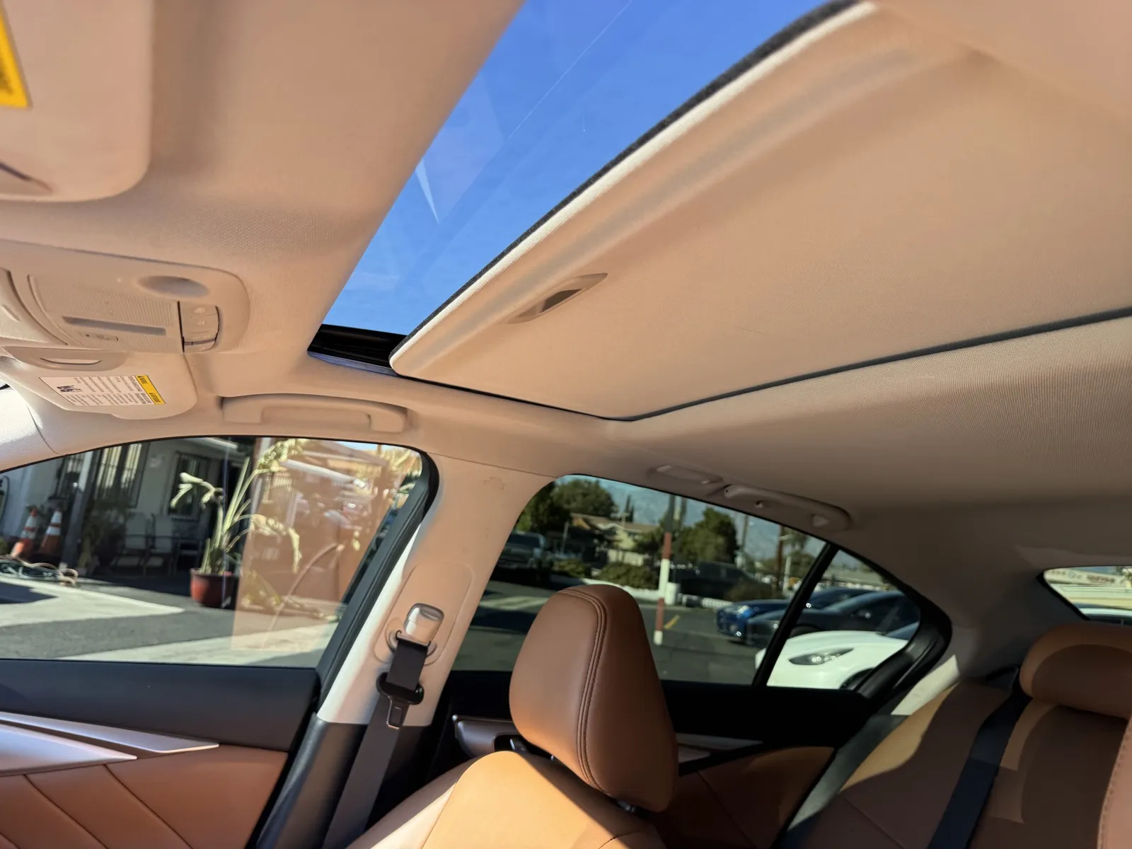 Infiniti Q50 photo 12