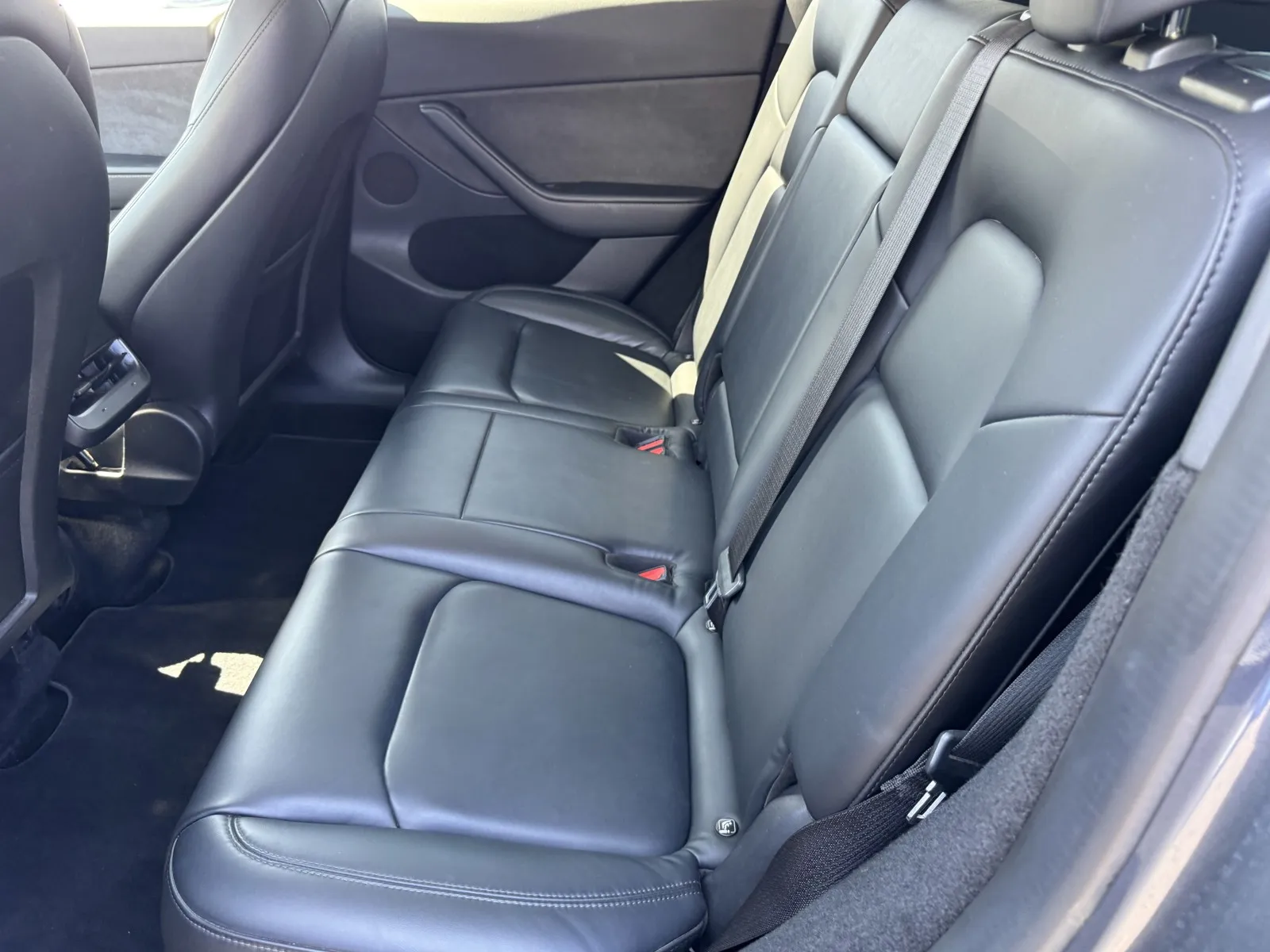 Tesla Model Y photo 10