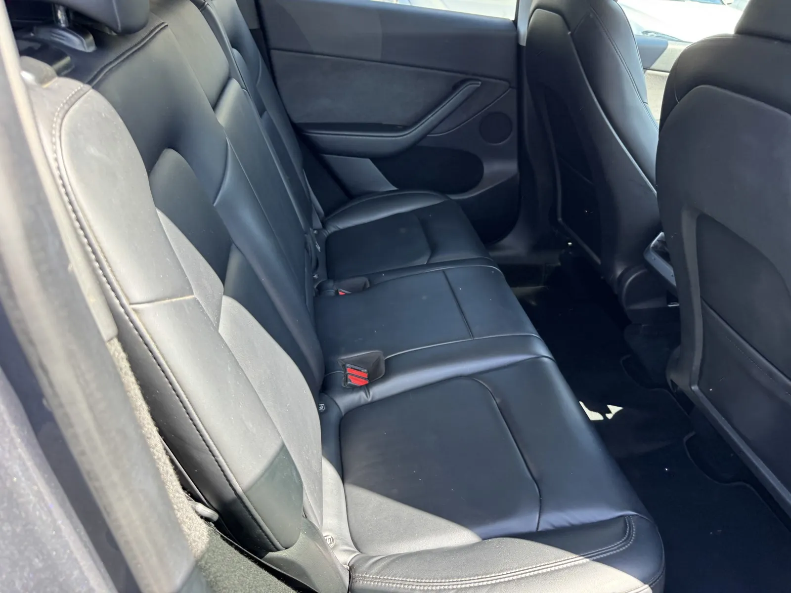 Tesla Model Y photo 8