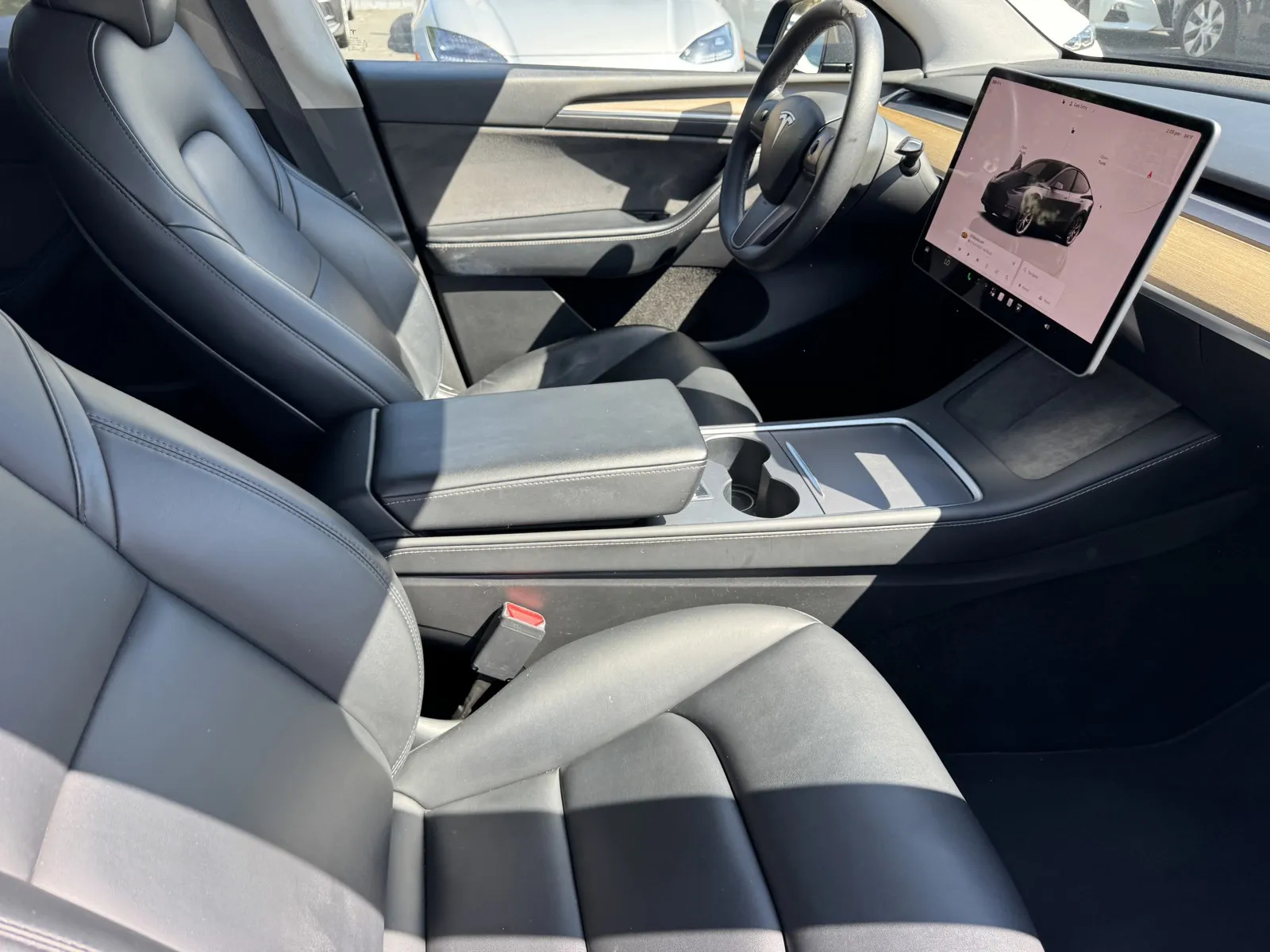 Tesla Model Y photo 6