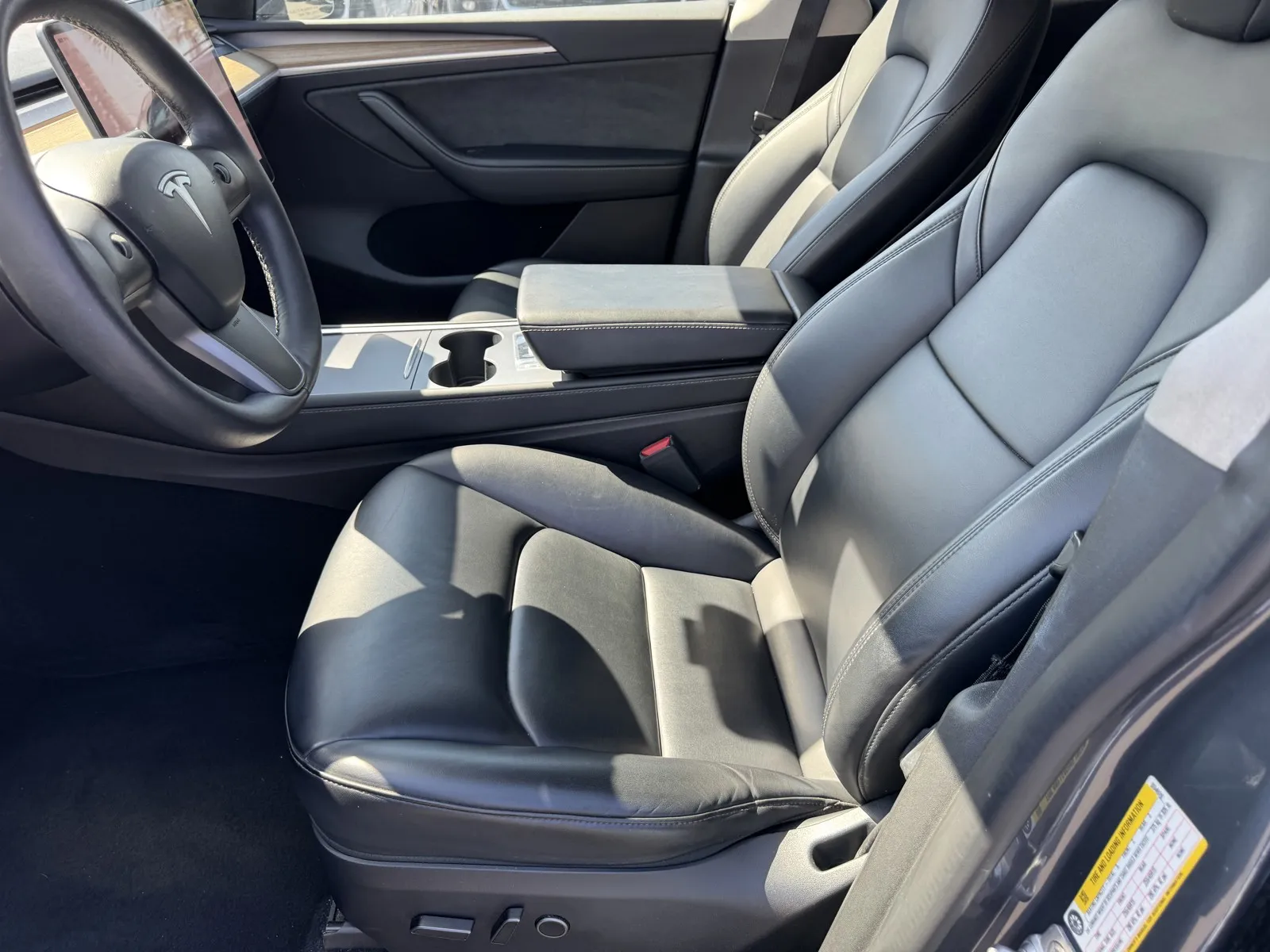 Tesla Model Y photo 12