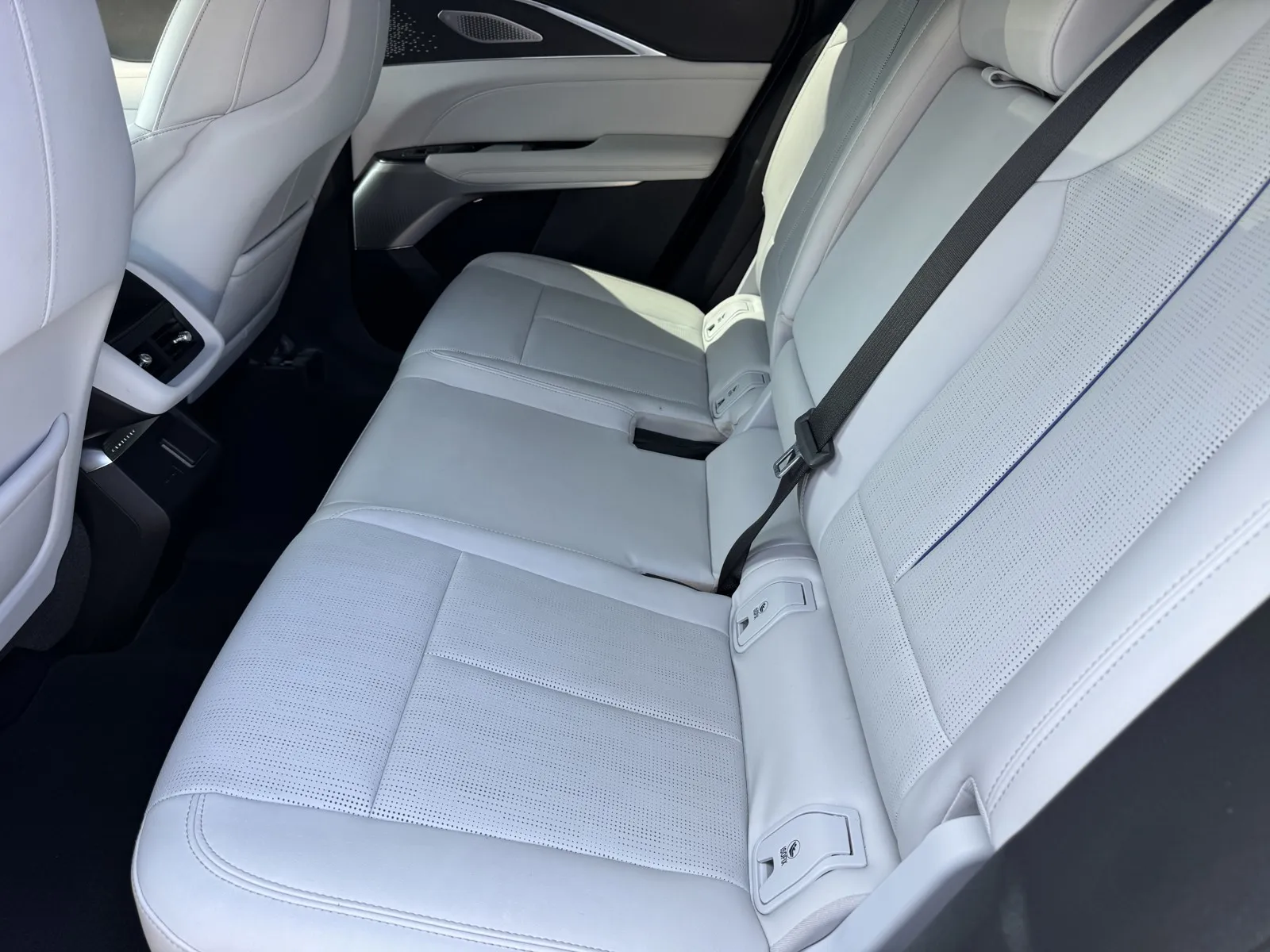 Cadillac Lyriq photo 10