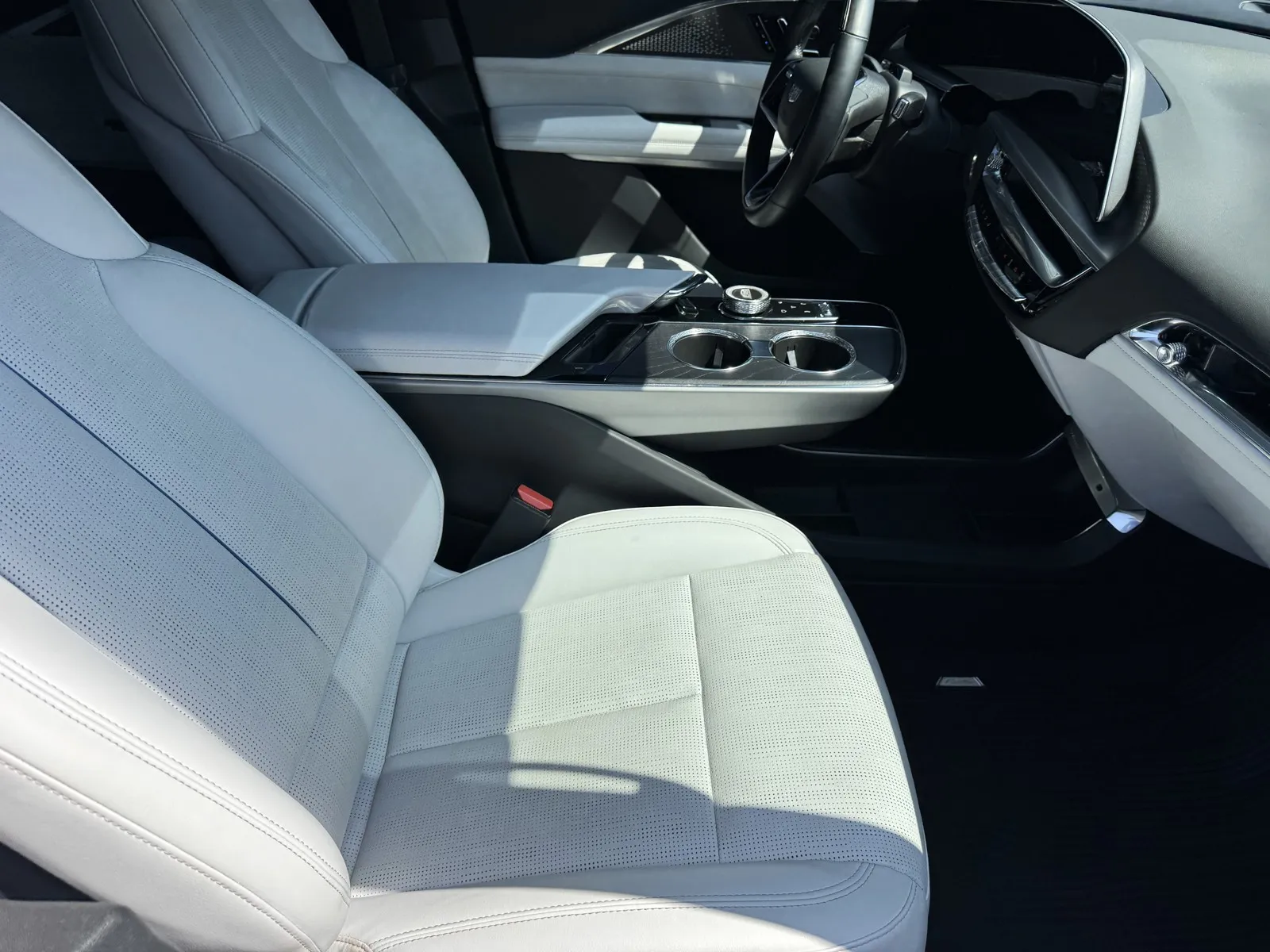 Cadillac Lyriq photo 6