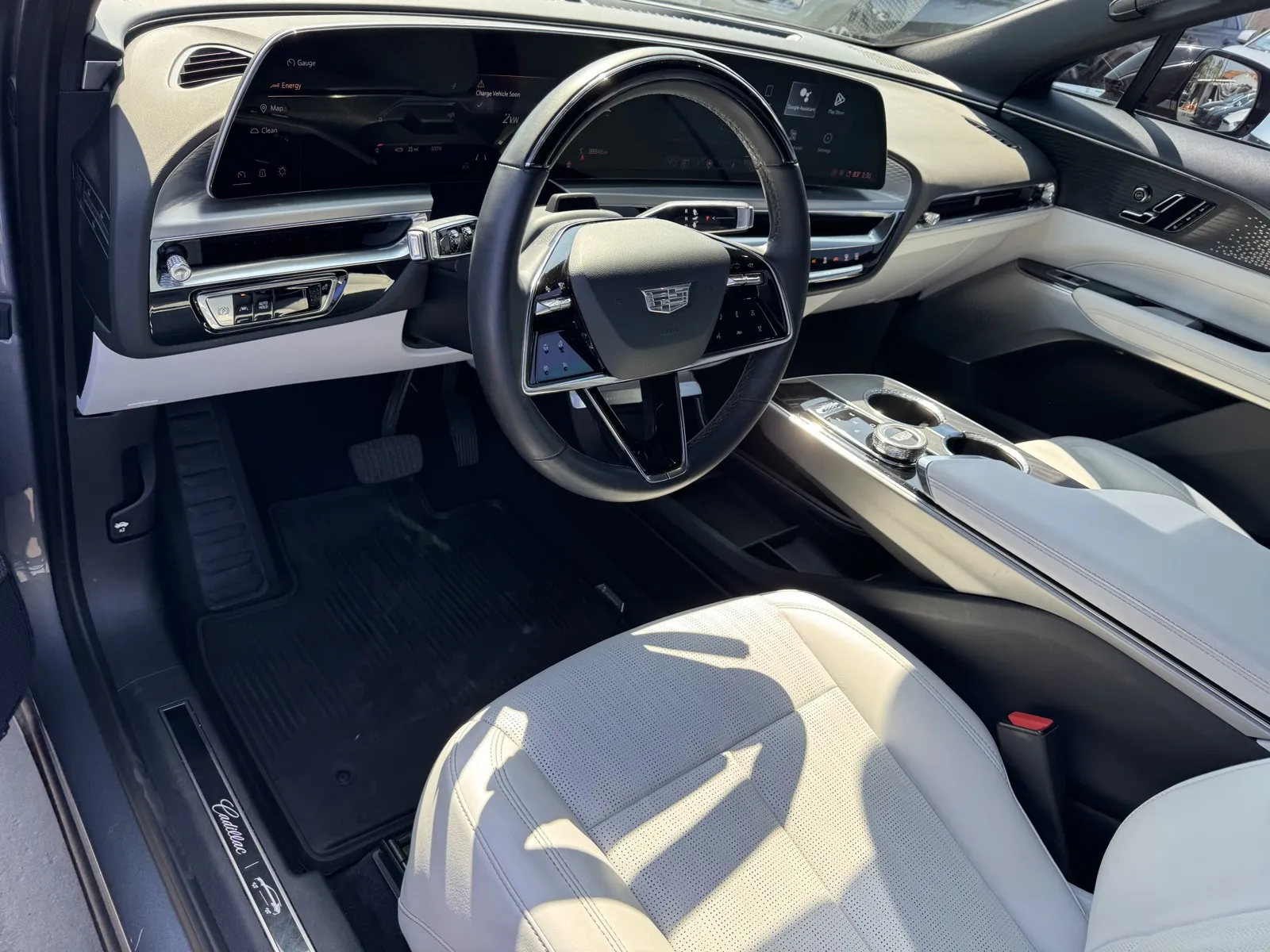 Cadillac Lyriq photo 11