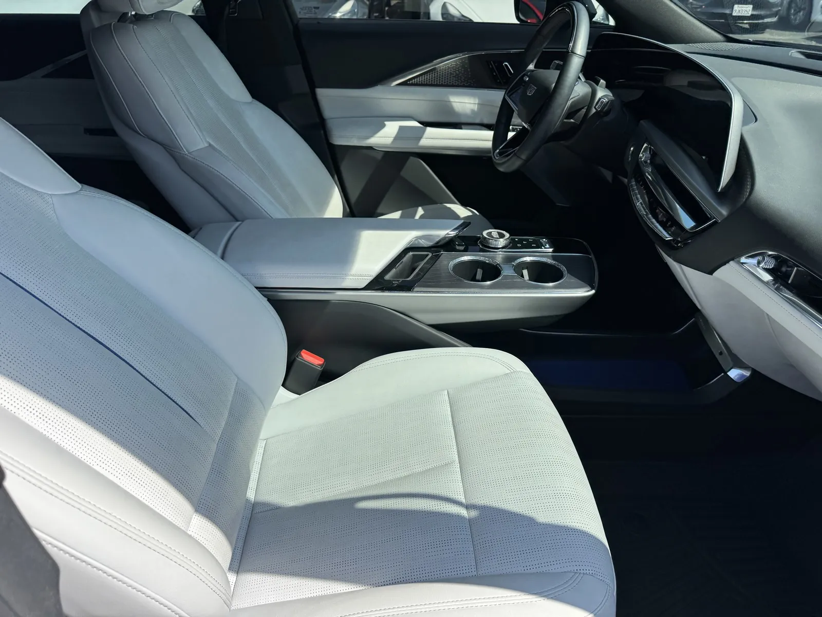 Cadillac Lyriq photo 6