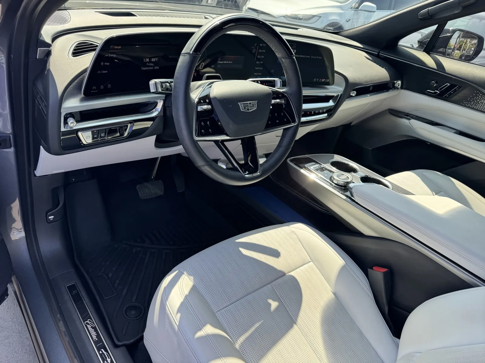 Cadillac Lyriq photo 12