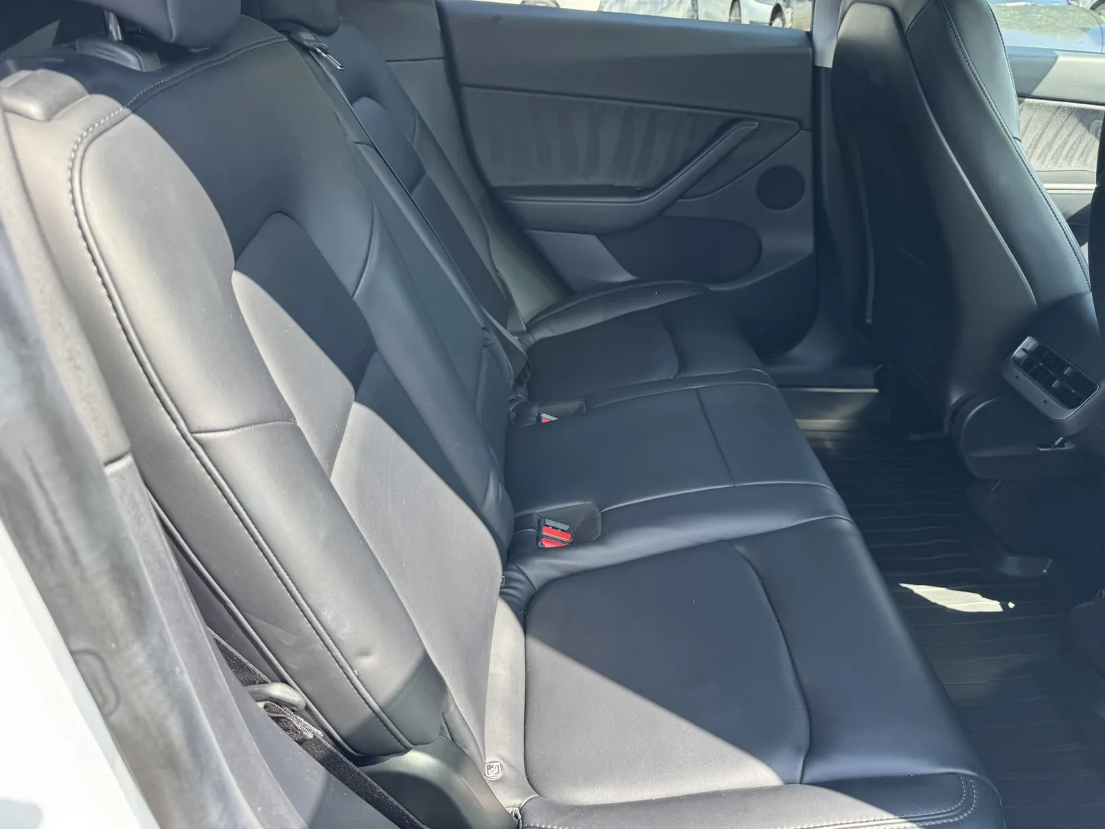 Tesla Model Y photo 8