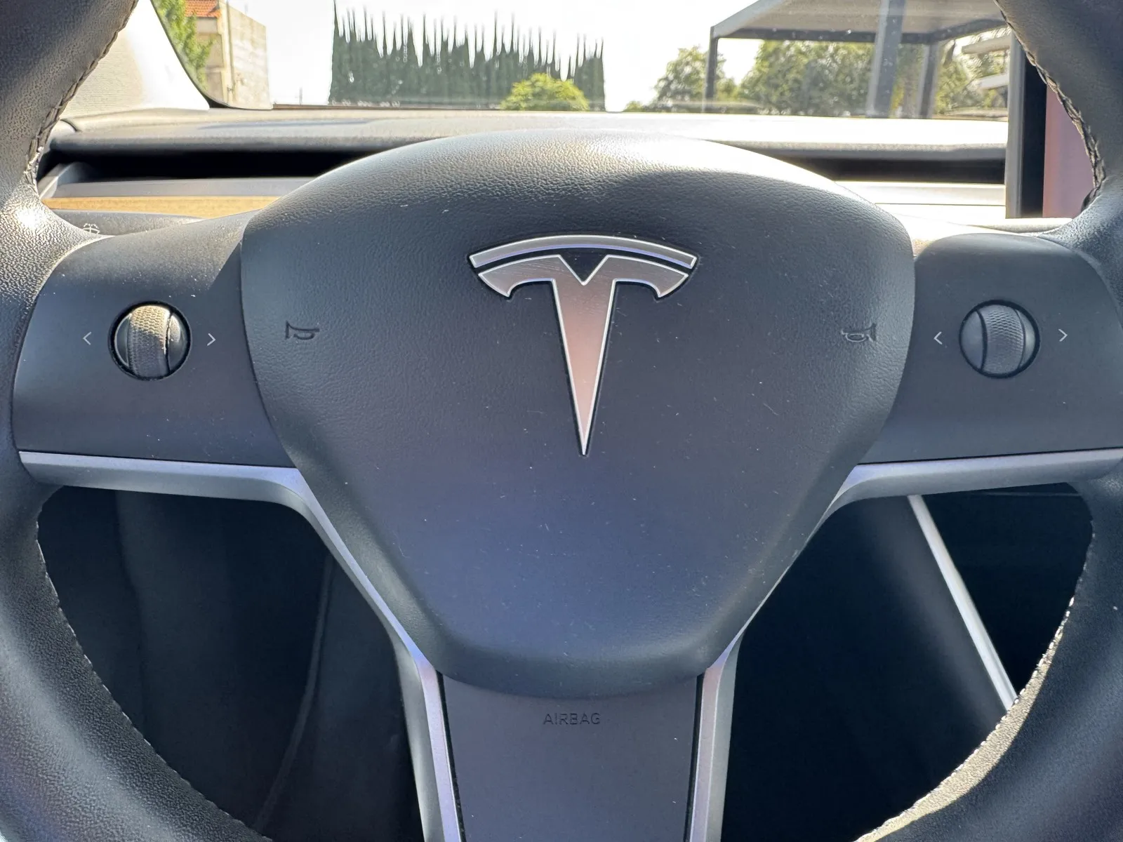 Tesla Model Y photo 19