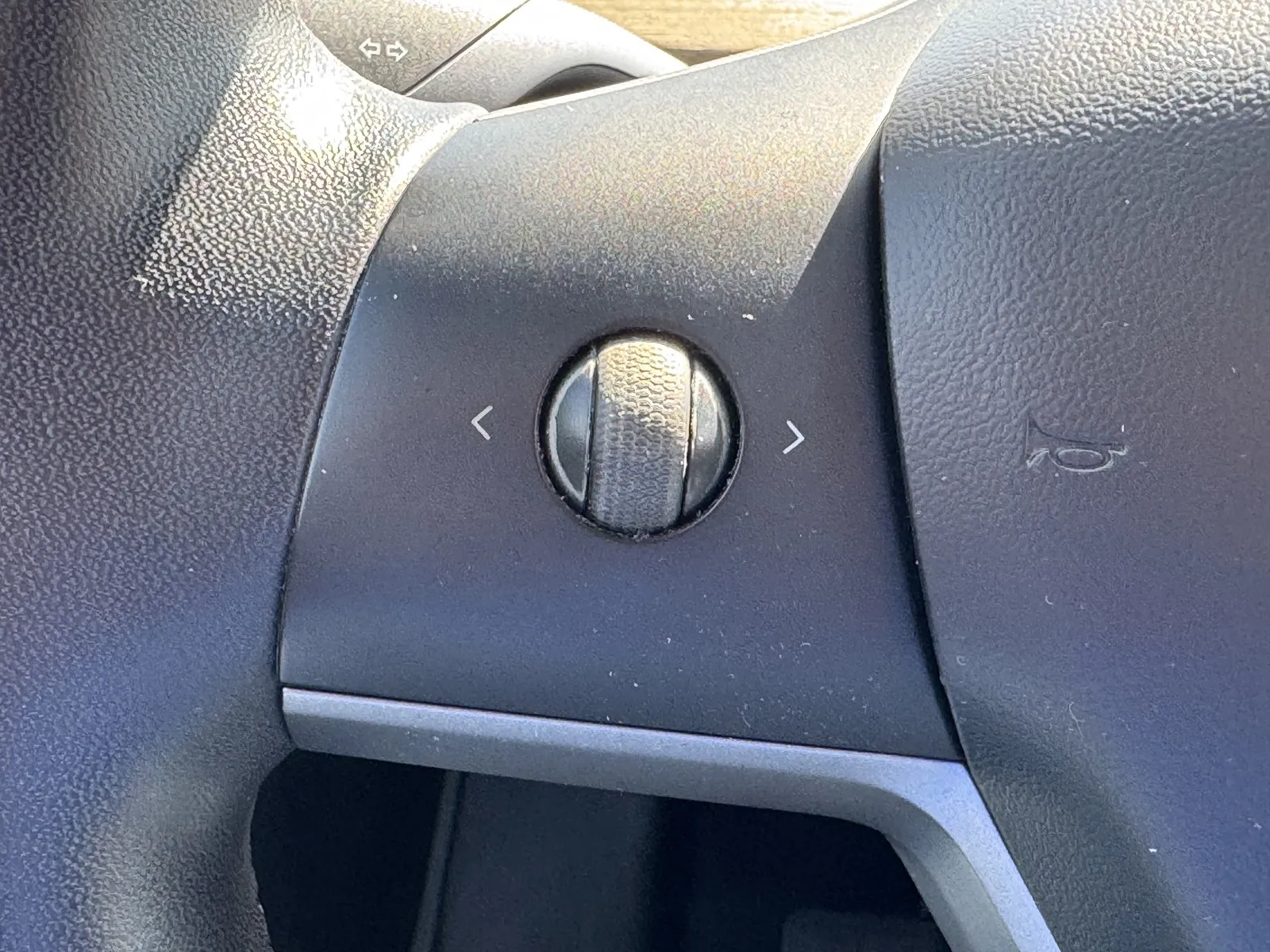 Tesla Model Y photo 18