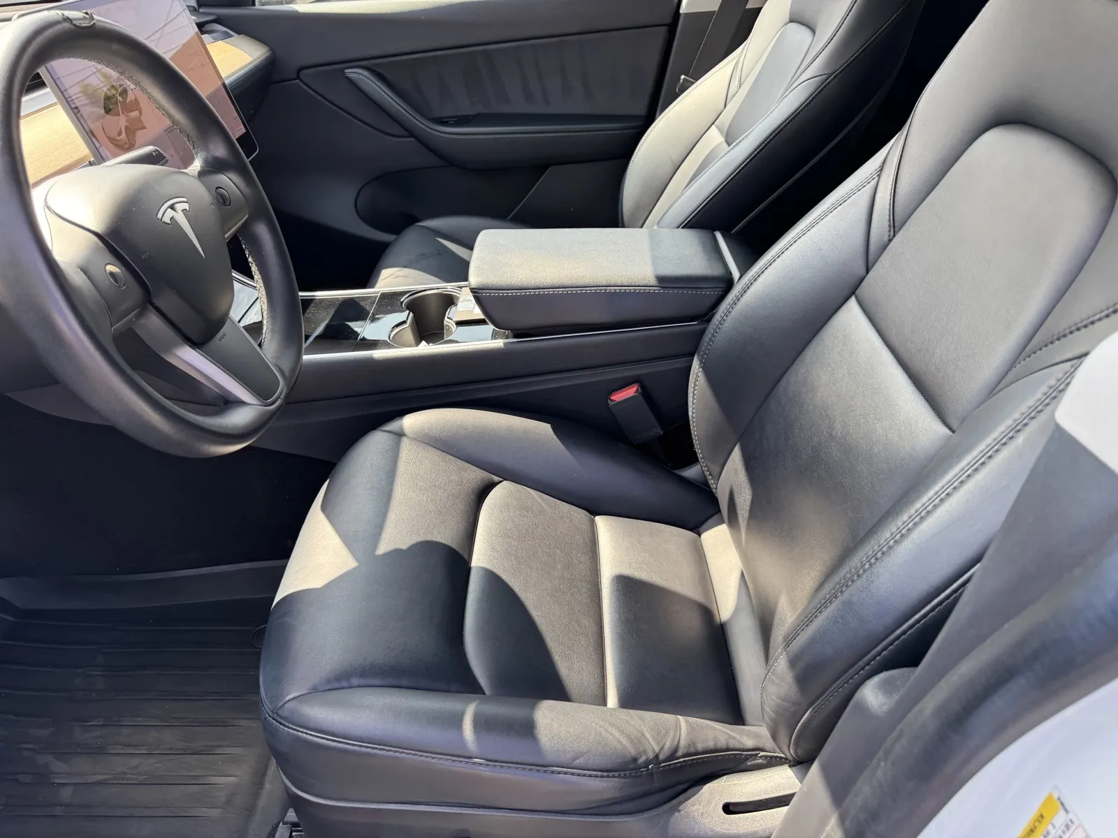 Tesla Model Y photo 12
