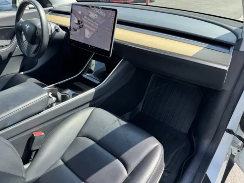 More photos of 2020 Tesla Model Y Long Range at Premium Autos - El Monte, CA
