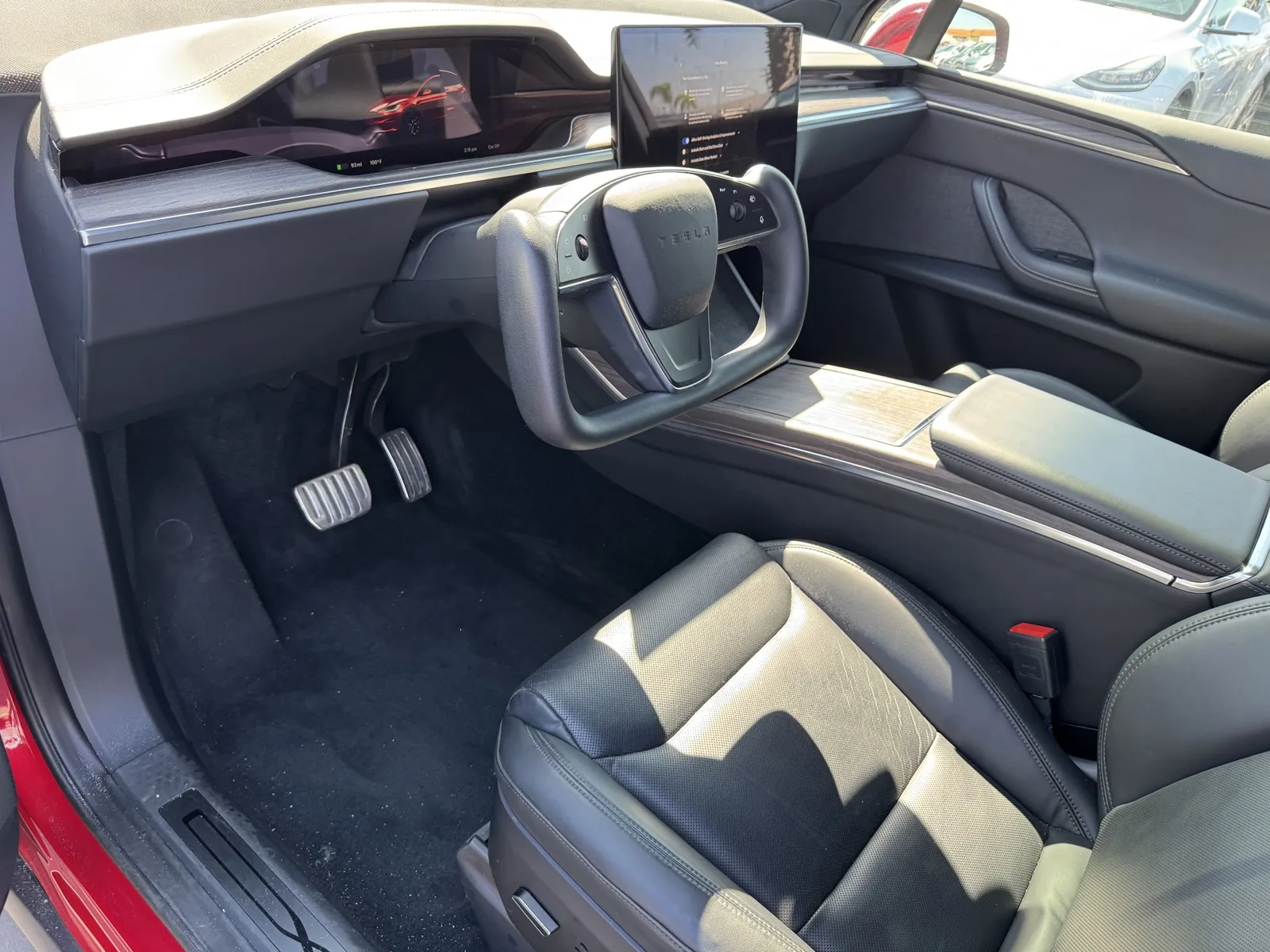 Tesla Model X photo 9
