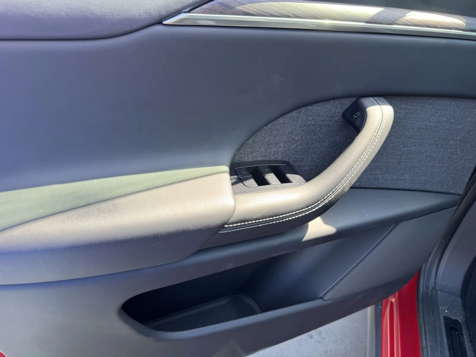 Tesla Model X photo 11