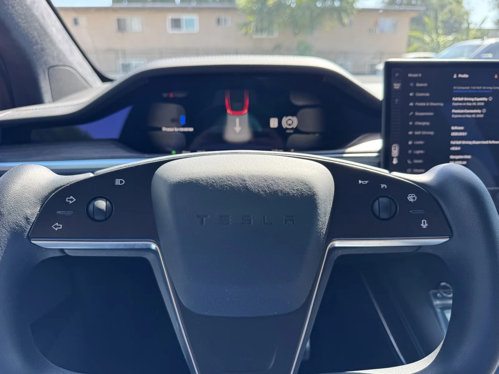 Tesla Model X photo 19